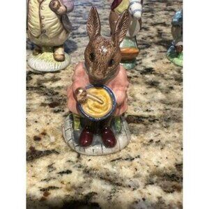 ROYAL DOULTON BUNTIE BUNNYKINS HELPING MOTHER RABBIT FIGURINE GOLDEN JUBILEE 71O